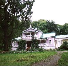 La casa de I. Turgenev en la aldea Spaso-Lutovinovo